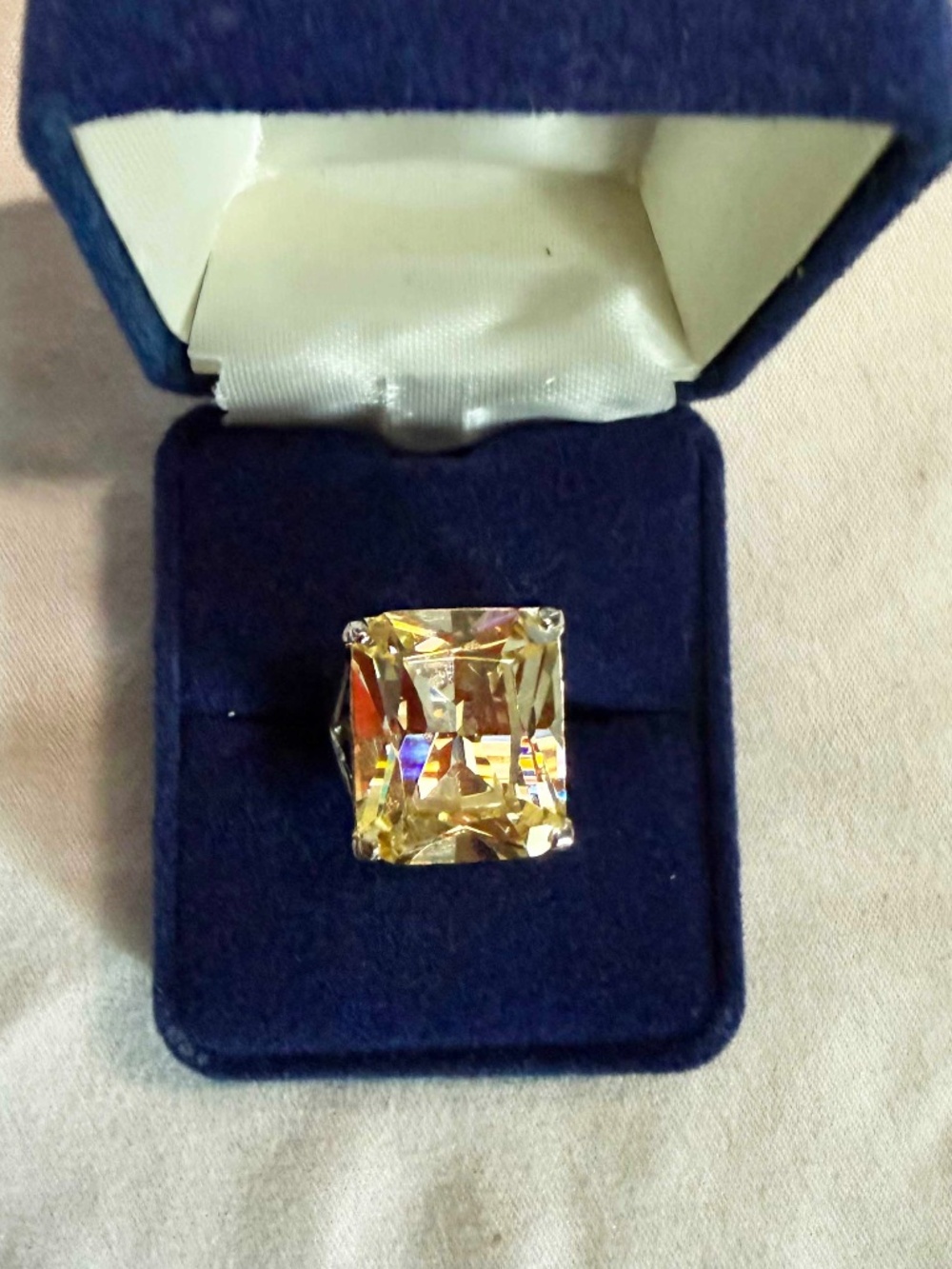 8 carat YELLOW CUBIC ZIRCONIA SOLITAIRE, STERLING SILVER, SIZE 6, HOLT RENFREW,